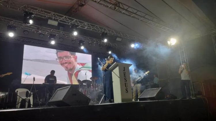 A celebração do Dia do Evangélico 2023, nesta segunda-feira, 11 de dezembro, conta com Caminhada de Louvor pelas principais ruas da cidade, culto e shows gospel em estrutura de palco montada pela prefeitura no bairro Vianna.